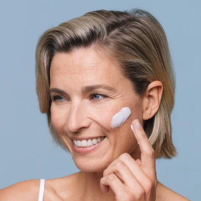 ageLOC_TruFace_Uplifting_Gel_Cream-model